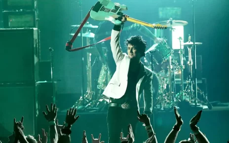 Green Day performs